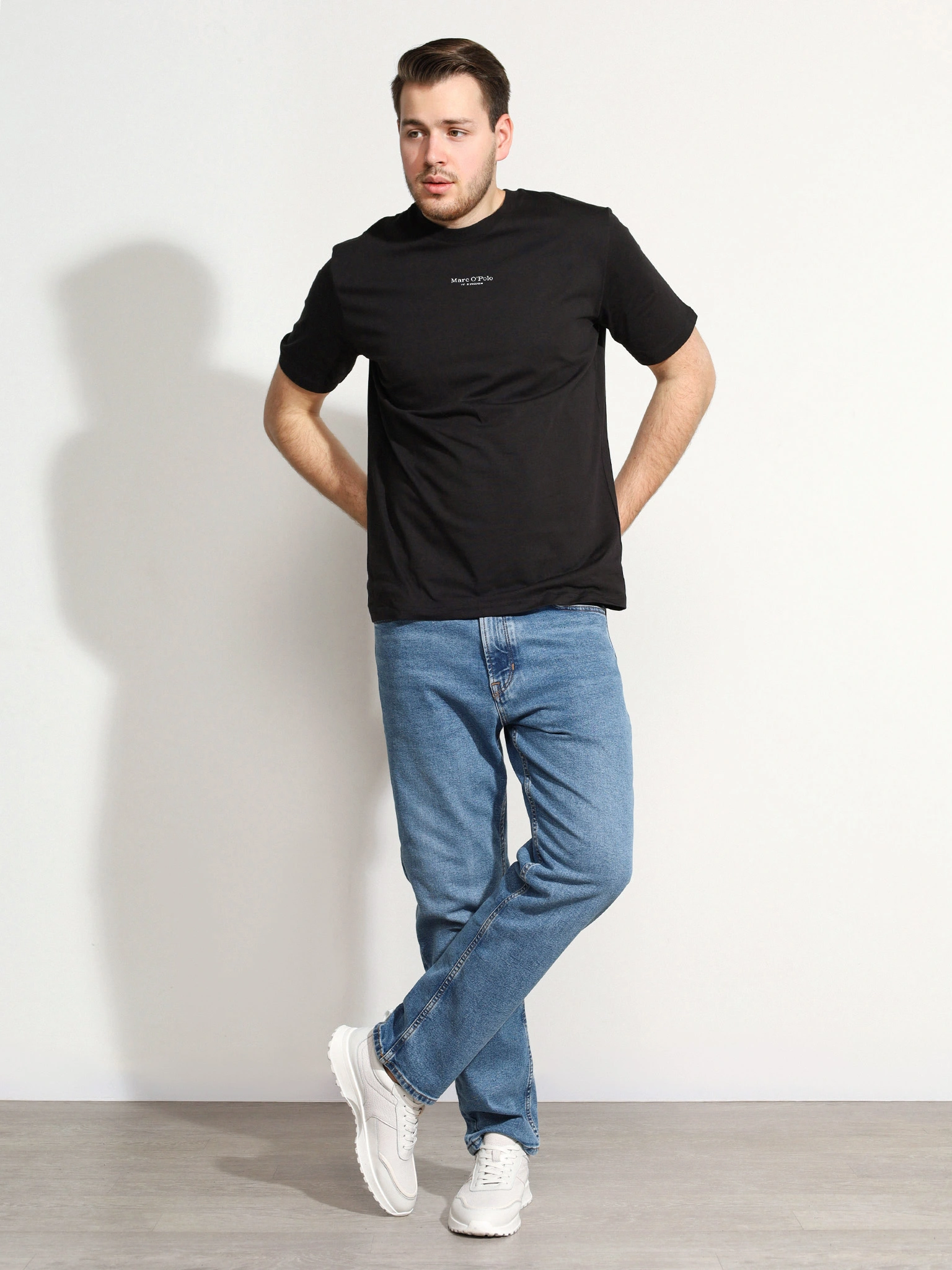 Футболка черного цвета из хлопка